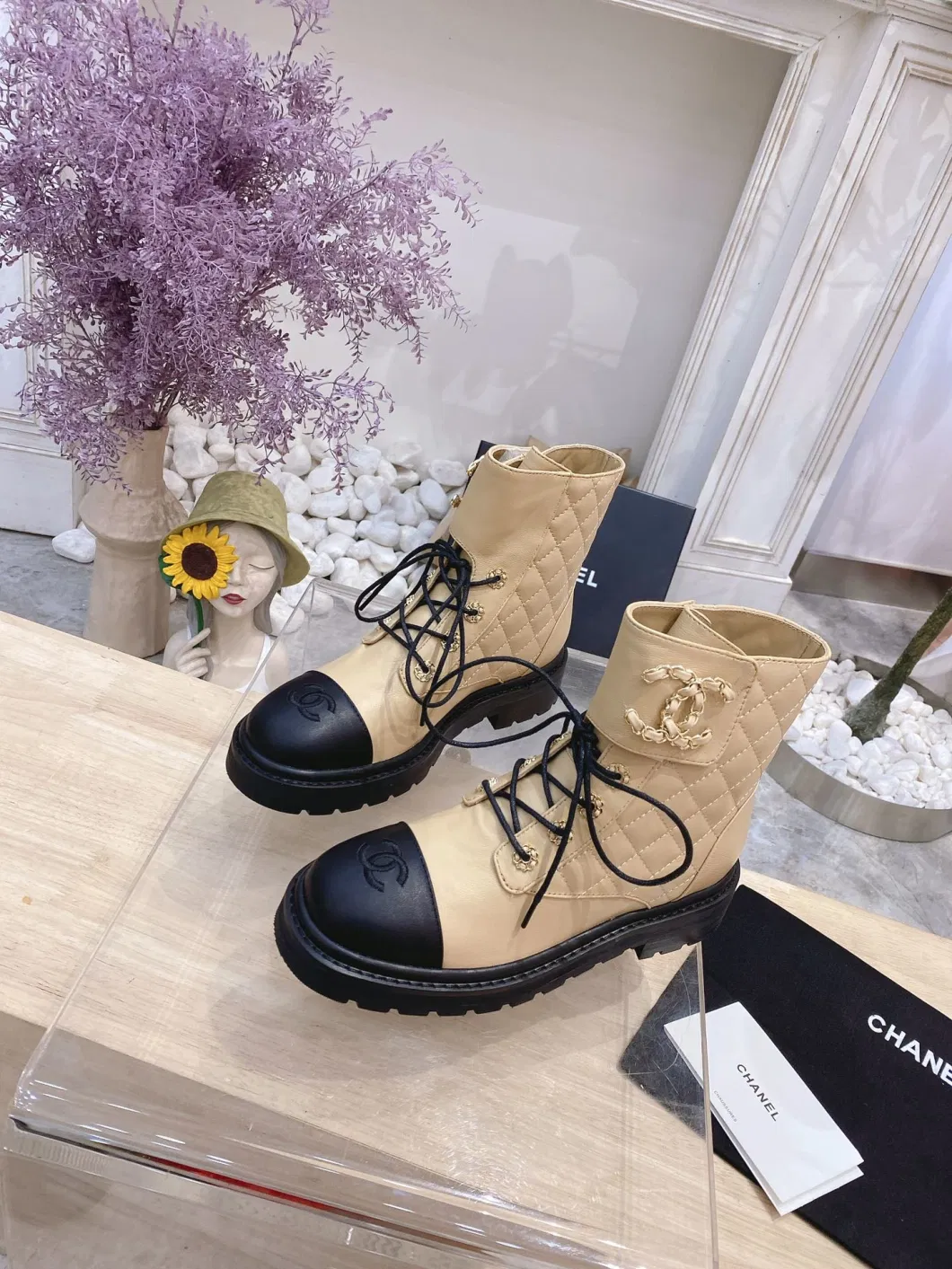 Design Women Short Boots Lace-up Bright Surface and Thick Bottom